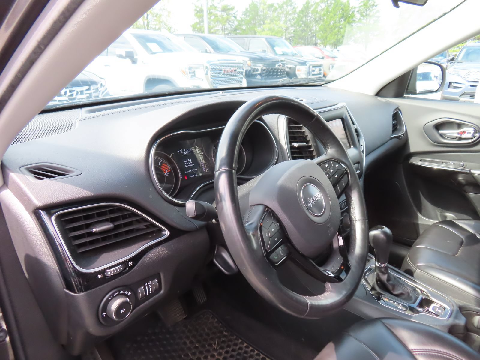 Used 2019 Jeep Cherokee Latitude Plus AWD/4WD image 14