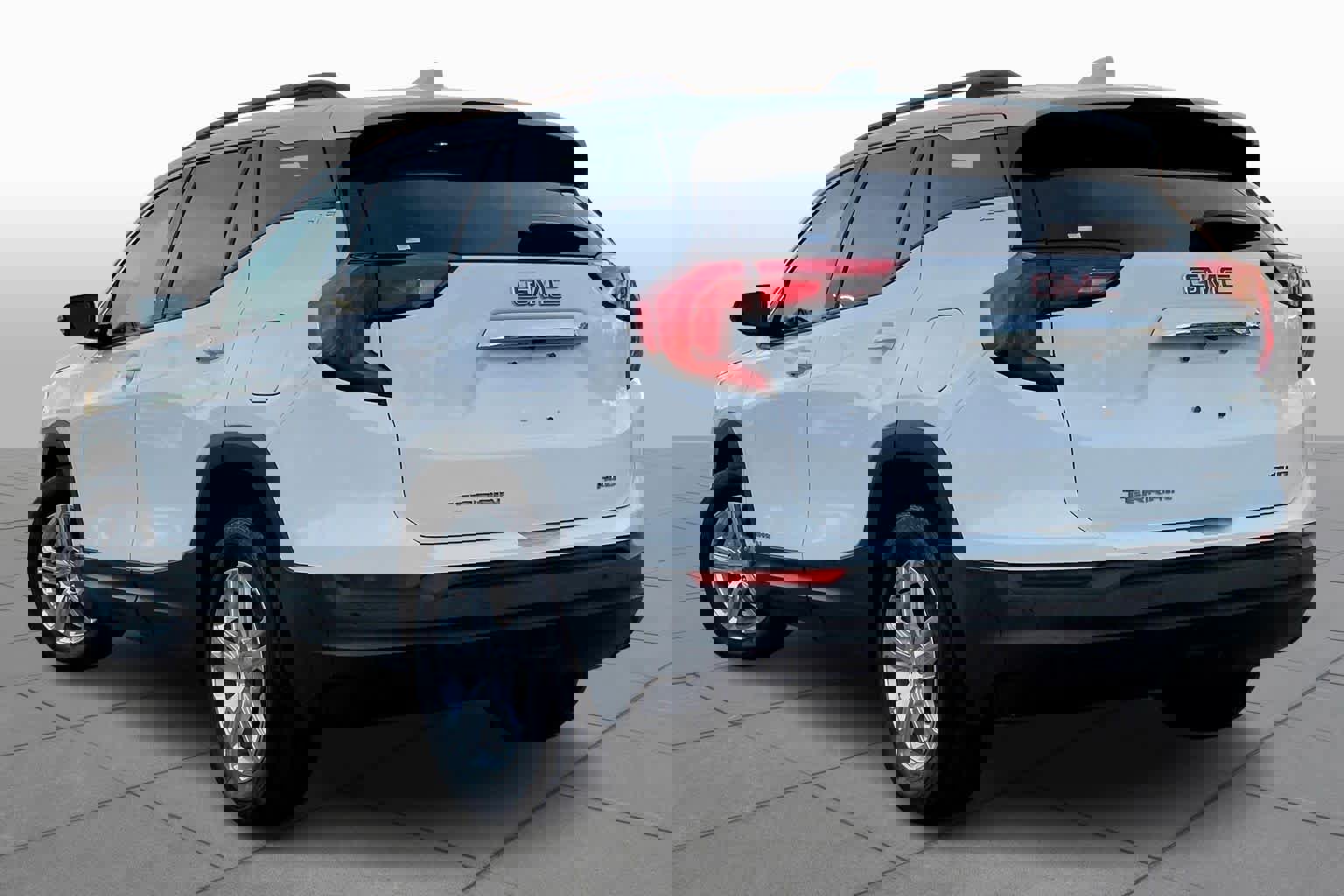 Used 2019 GMC Terrain SLE w/ Driver Convenience Package image 11