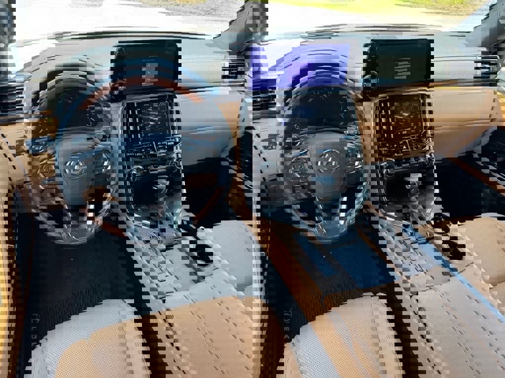 Used 2023 Lexus LX 600 4WD w/ Accessory Package (Z1) image 11