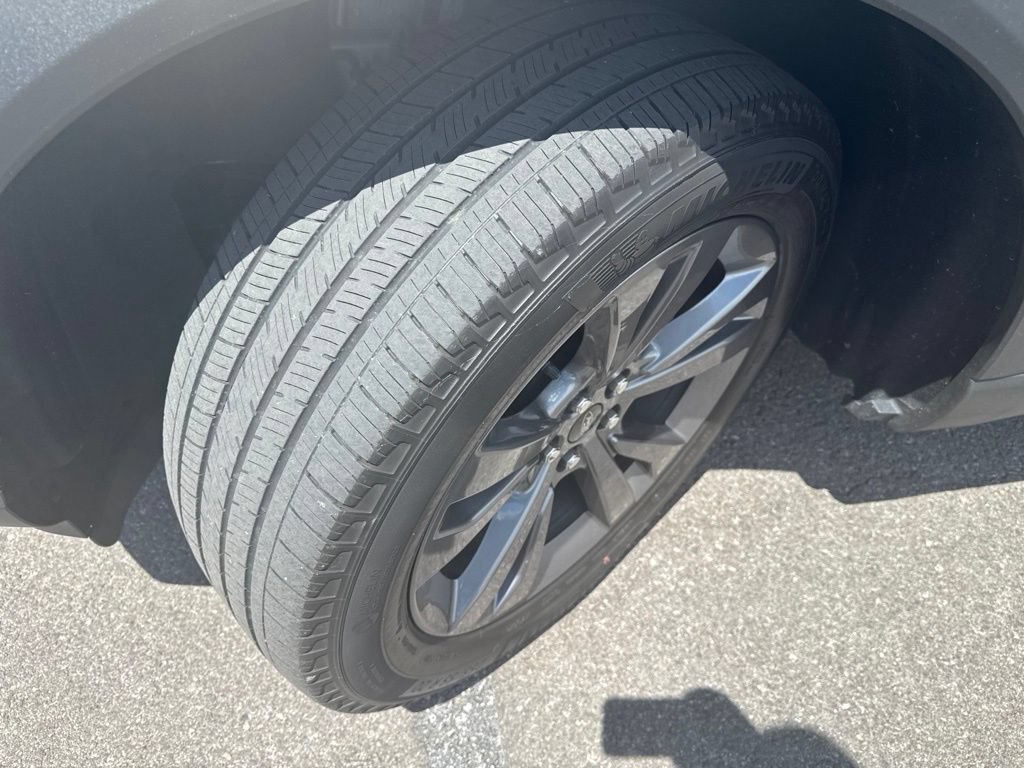 Used 2021 Ford Explorer XLT w/ Equipment Group 202A AWD/4WD image 8