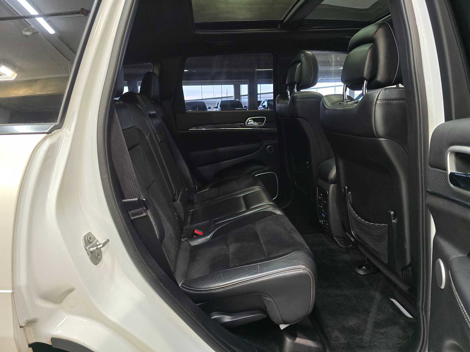 Used 2015 Jeep Grand Cherokee SRT w/ Luxury Group II image 31