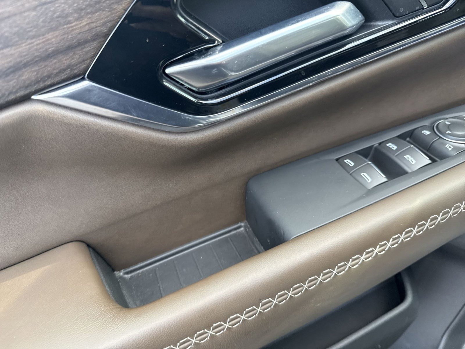 Used 2025 GMC Yukon XL Denali Ultimate w/ LPO, Illumination Package image 15