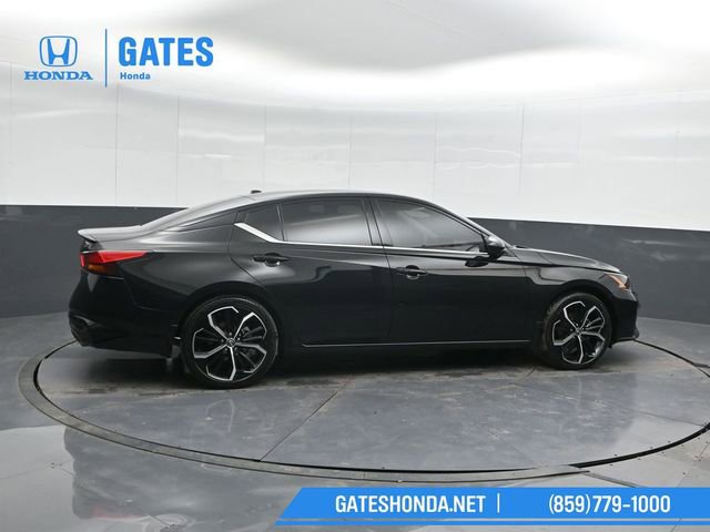 Used 2024 Nissan Altima 2.5 SR w/ SR Premium Package image 3