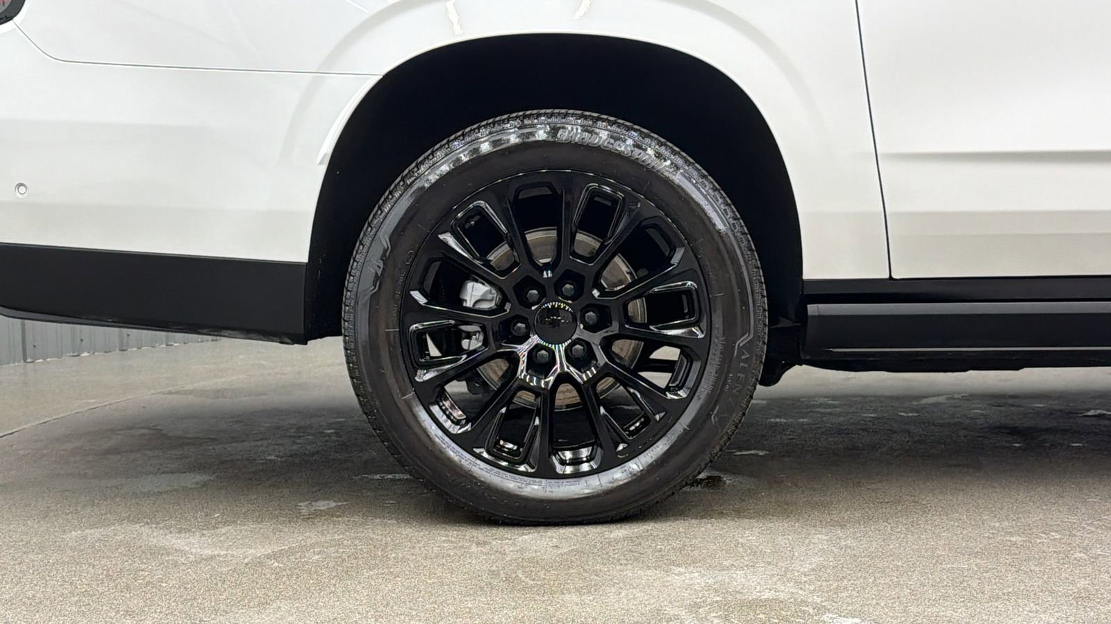 Used 2025 Chevrolet Suburban High Country image 12