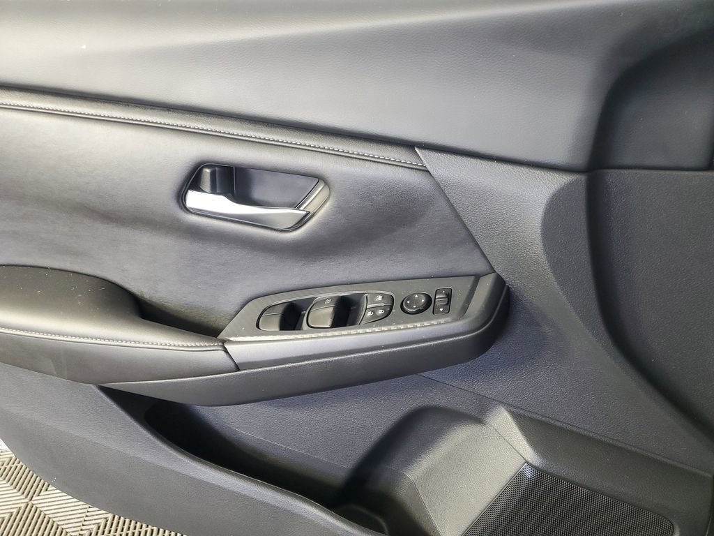 Used 2025 Nissan Sentra SV FWD image 26