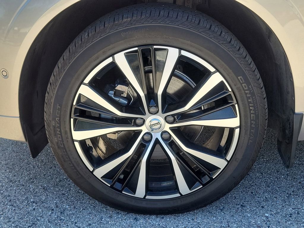 Used 2025 Volvo XC60 B5 Plus w/ Protection Package Premier image 11