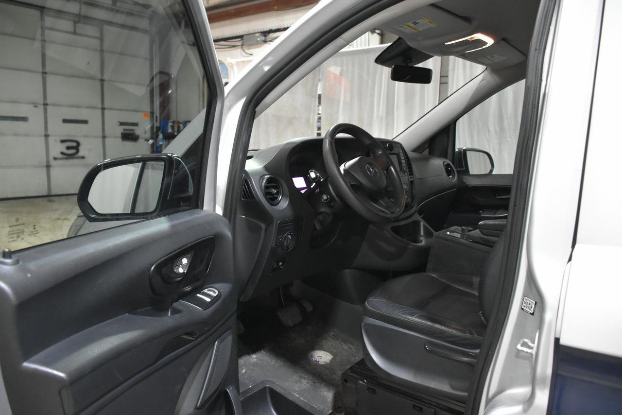 Used 2016 Mercedes-Benz Metris Passenger image 13