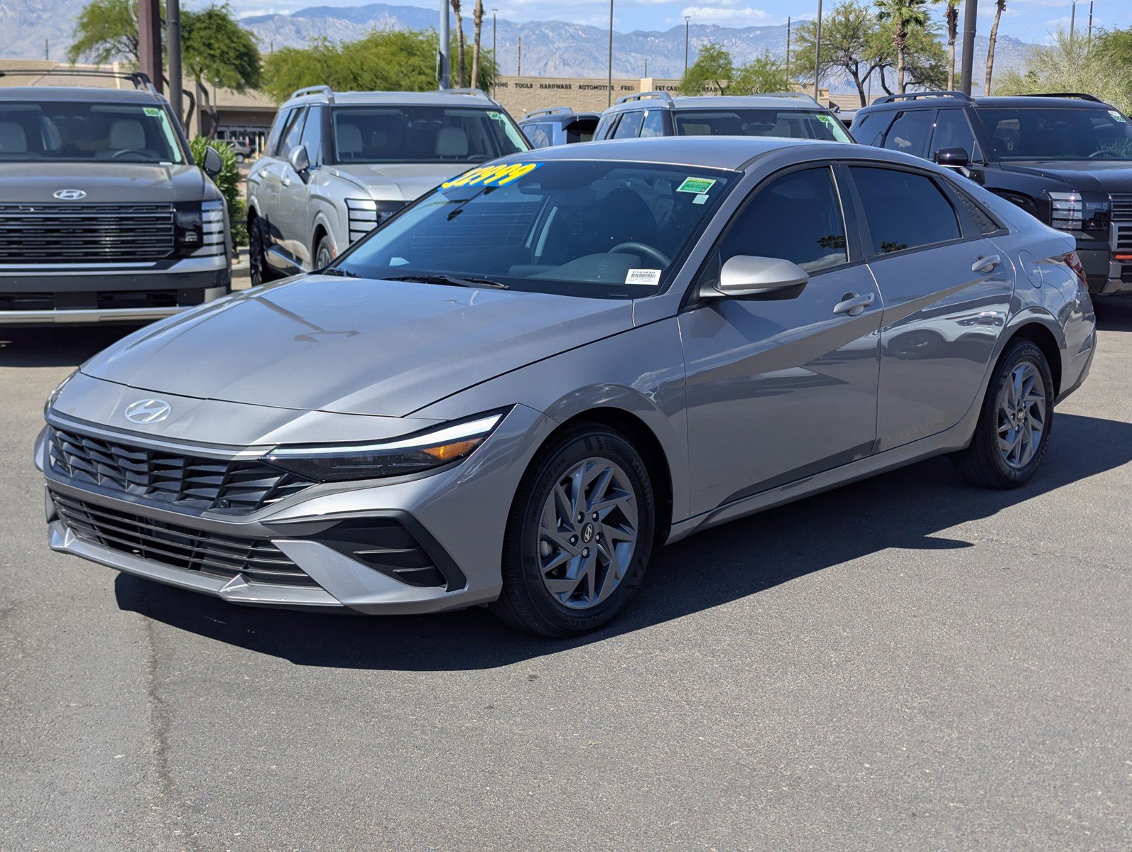 Used 2025 Hyundai Elantra Hybrid FWD image 5