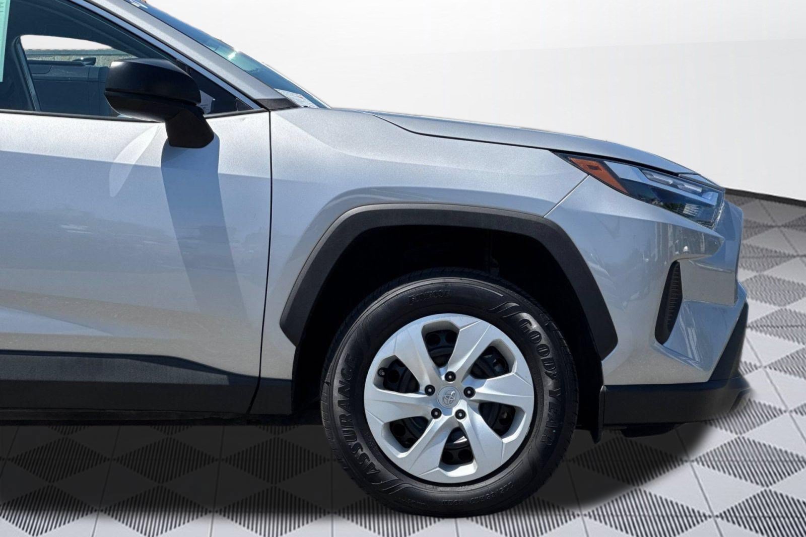 Used 2023 Toyota RAV4 LE FWD image 33