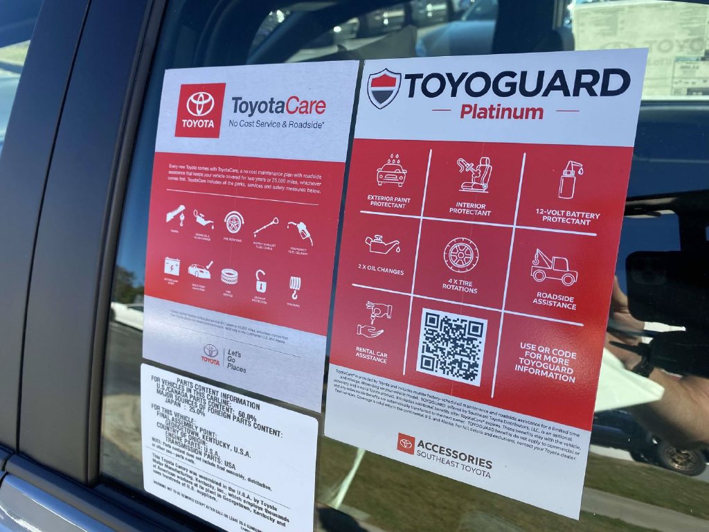 New 2026 Toyota Camry Hybrid FWD image 12