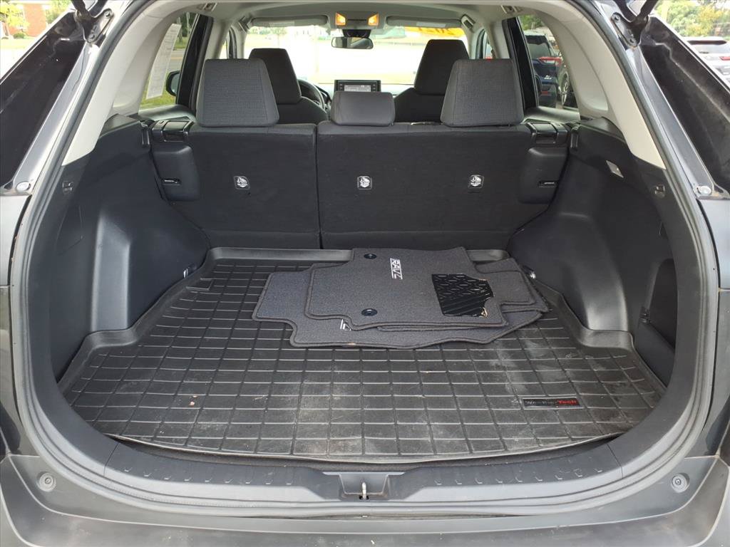 Used 2021 Toyota RAV4 LE AWD/4WD image 11