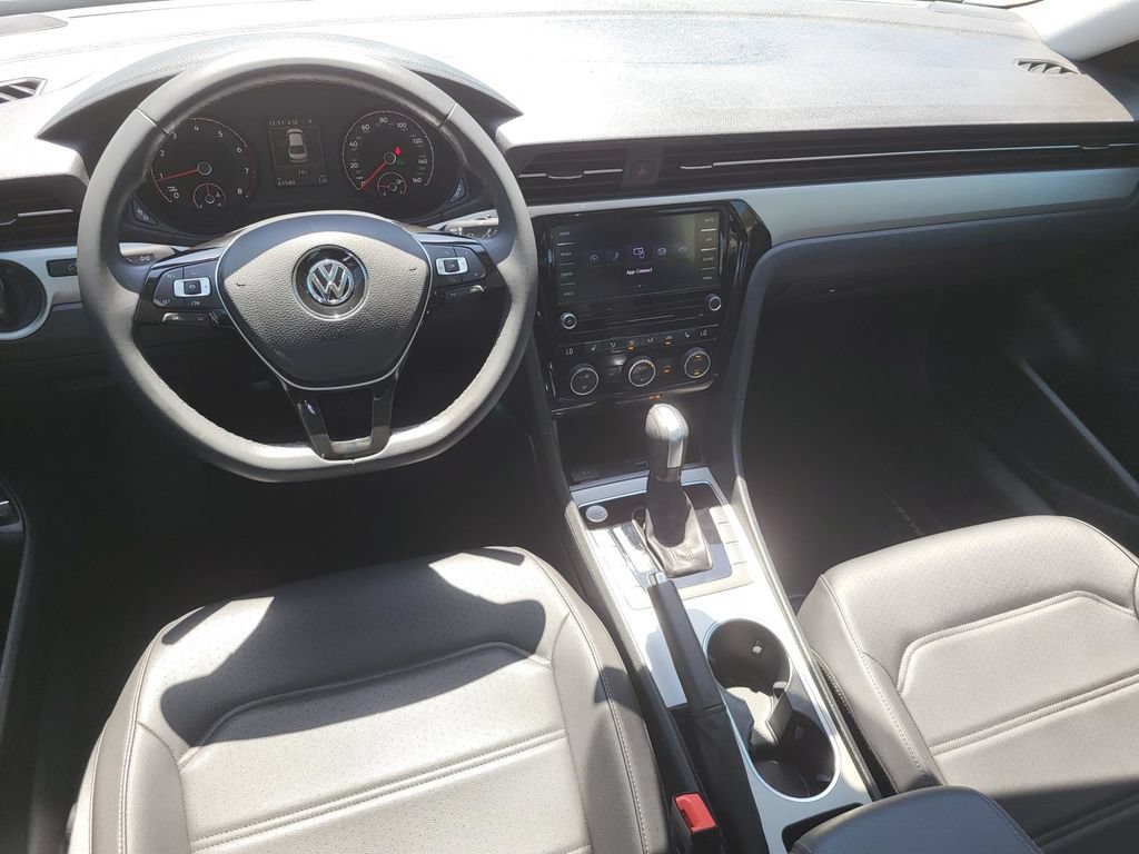 Used 2022 Volkswagen Passat 2.0T SE FWD image 16