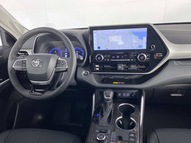 Used 2025 Toyota Highlander Platinum AWD/4WD image 14