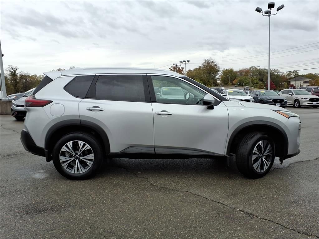 Used 2023 Nissan Rogue SV w/ SV Premium Package image 3