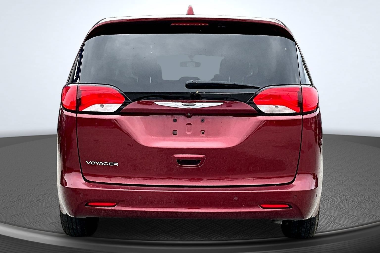 Used 2020 Chrysler Voyager LX FWD image 6