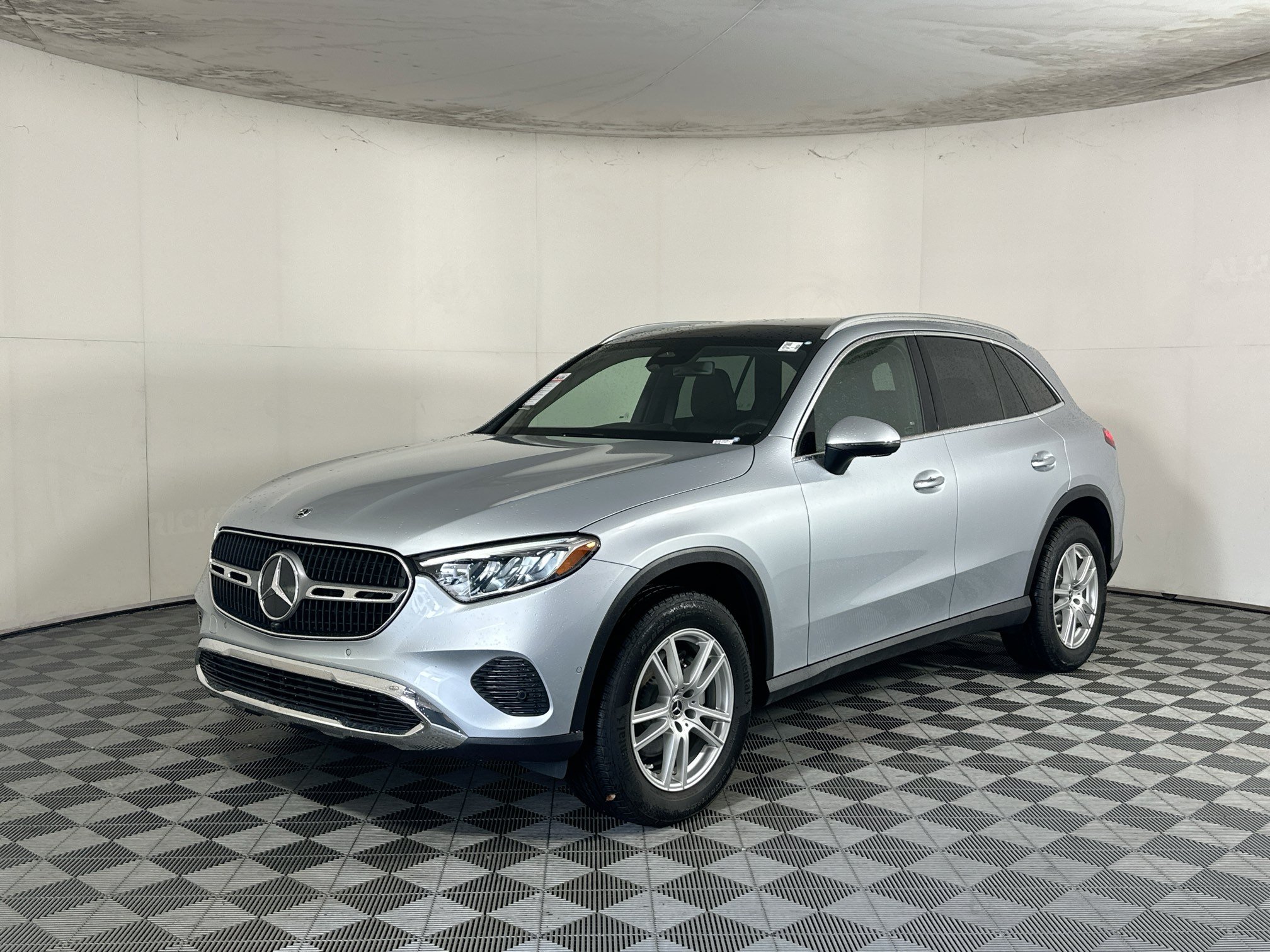 Used 2025 Mercedes-Benz GLC 300 4MATIC image 7