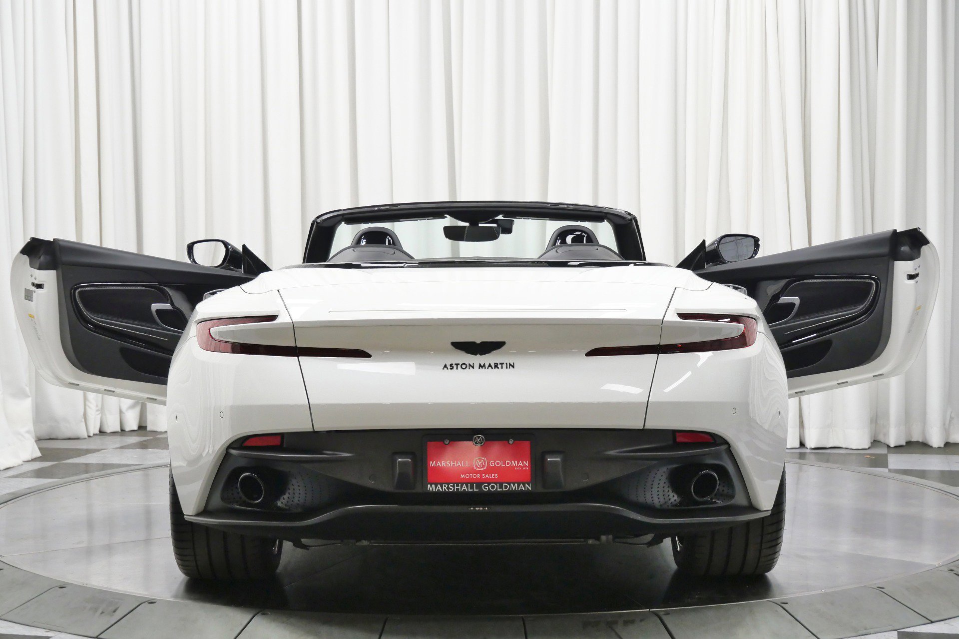 Used 2019 Aston Martin DB11 Volante image 8