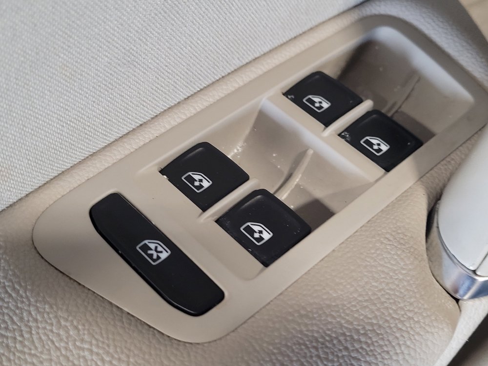 Used 2017 Volkswagen Golf S image 27