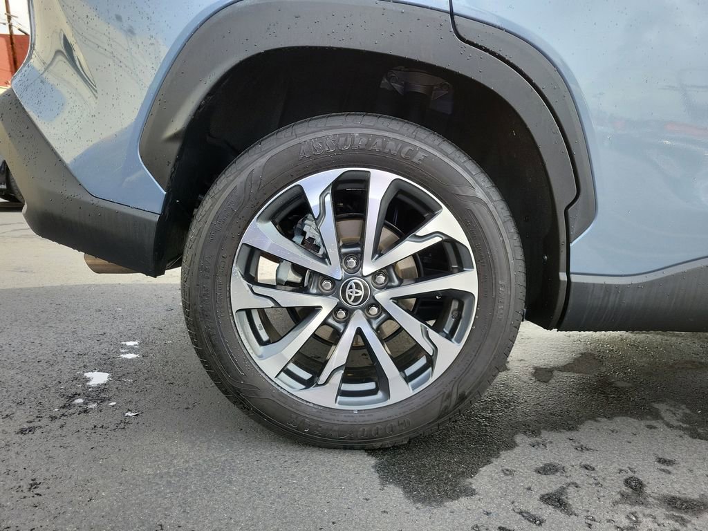 Used 2024 Toyota Corolla Cross XLE w/ Convenience Package image 4