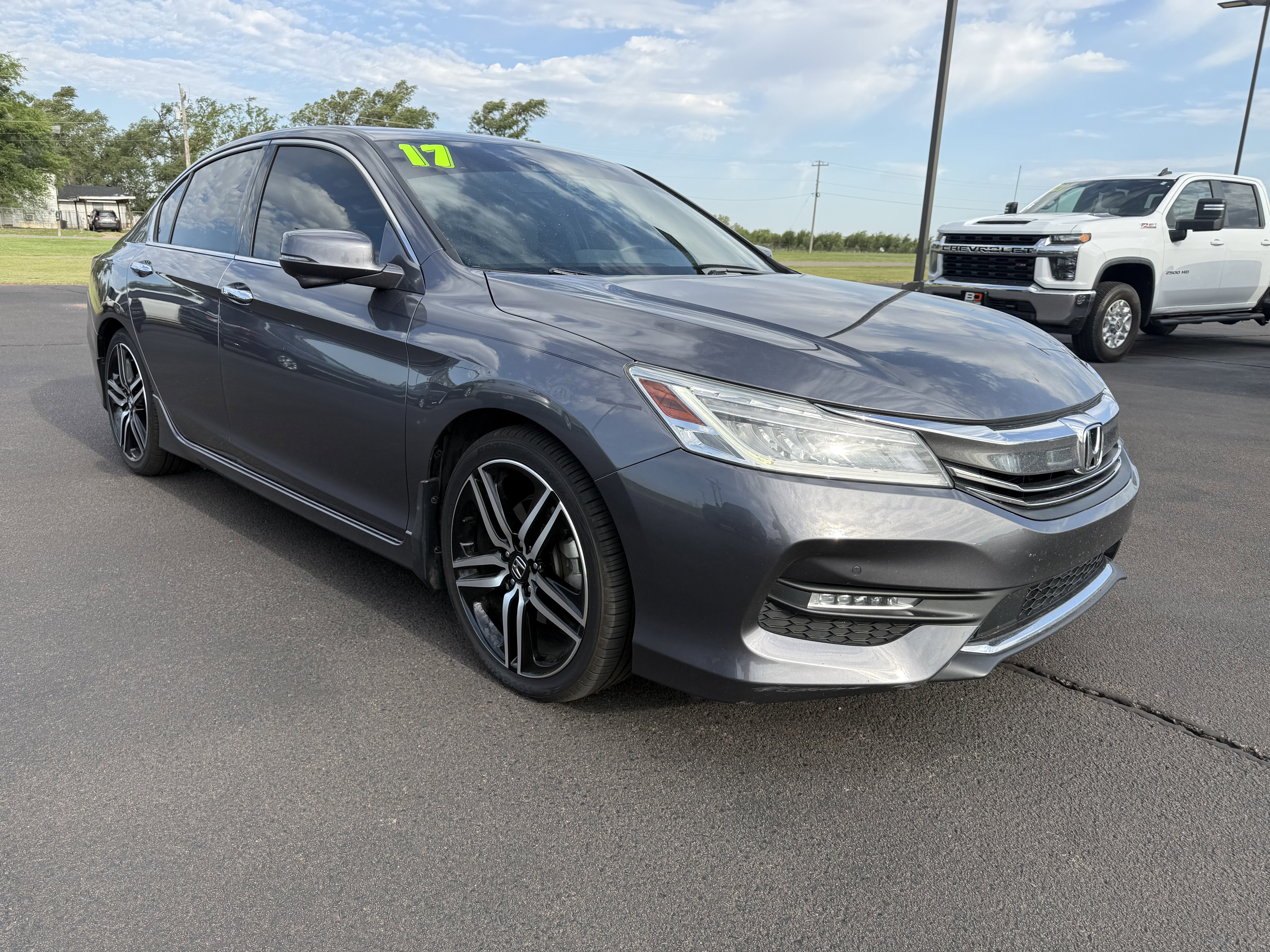 Used 2017 Honda Accord Touring image 2