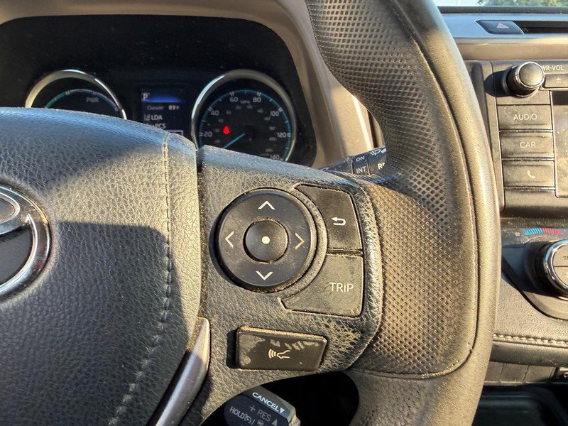 Used 2018 Toyota RAV4 LE AWD/4WD image 12
