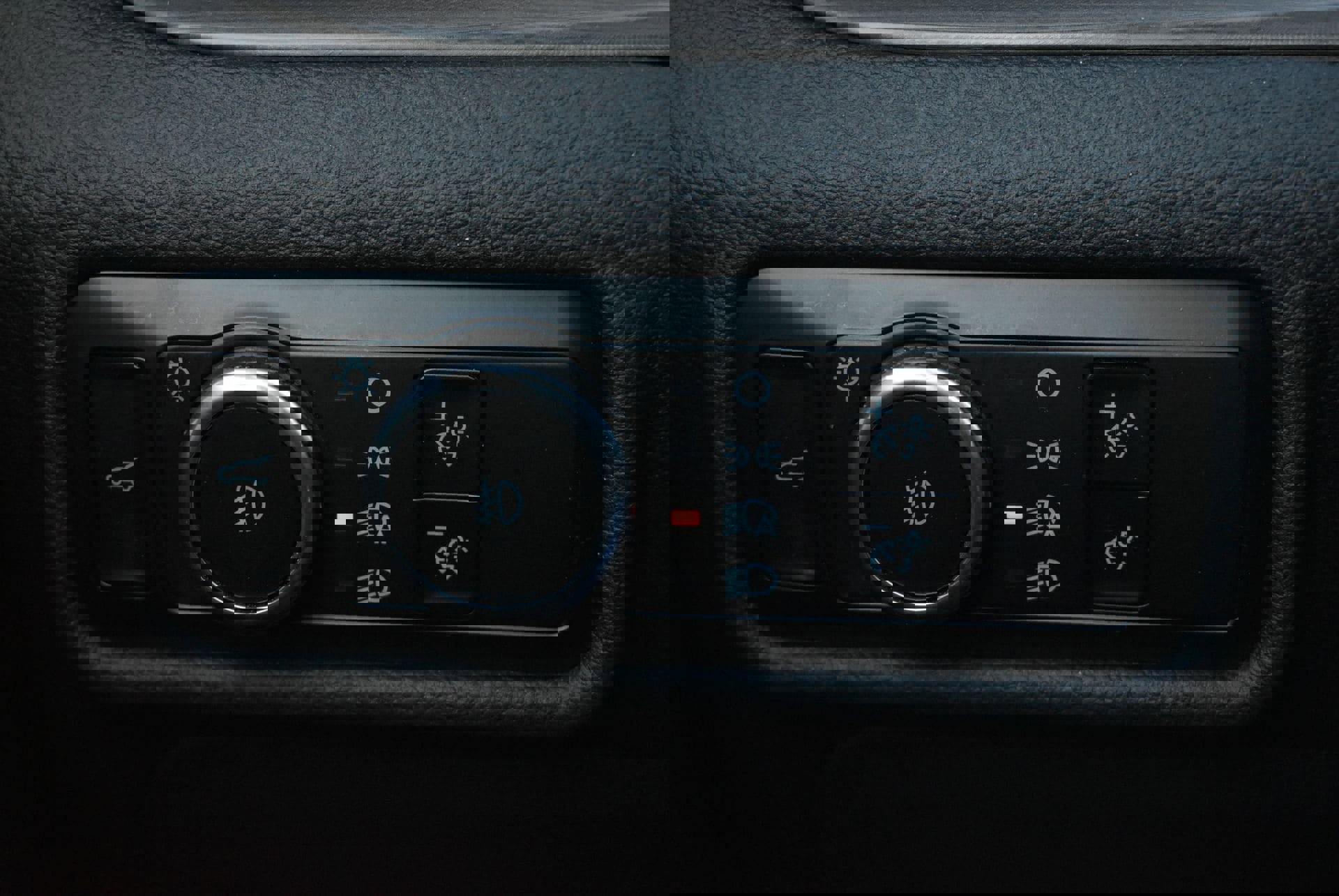 Used 2024 Ford Explorer Limited image 21