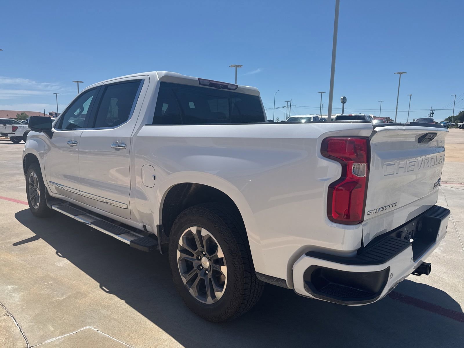 Used 2023 Chevrolet Silverado 1500 High Country w/ Technology Package AWD/4WD image 6