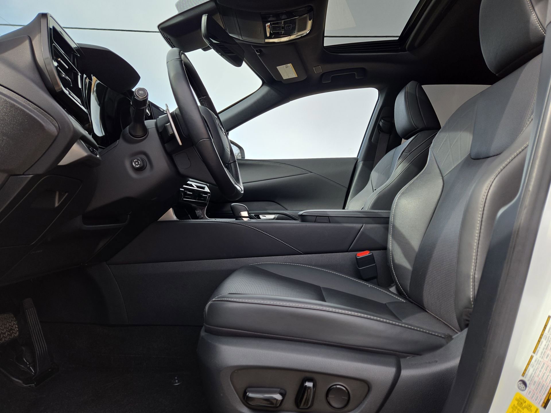 Certified 2024 Lexus RX 350 Premium w/ Accessory Package (Z1) image 16