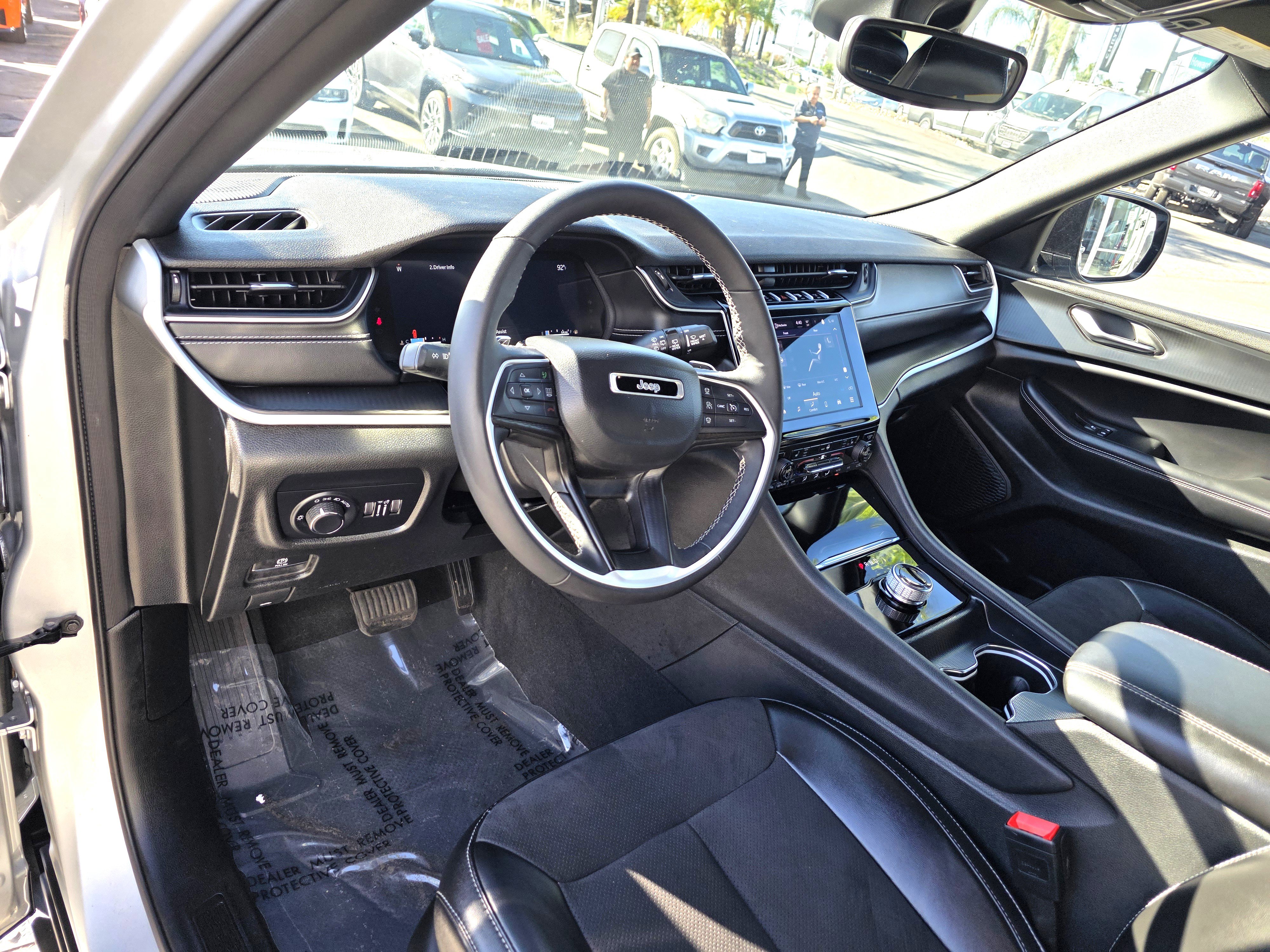 Certified 2024 Jeep Grand Cherokee L Laredo image 10