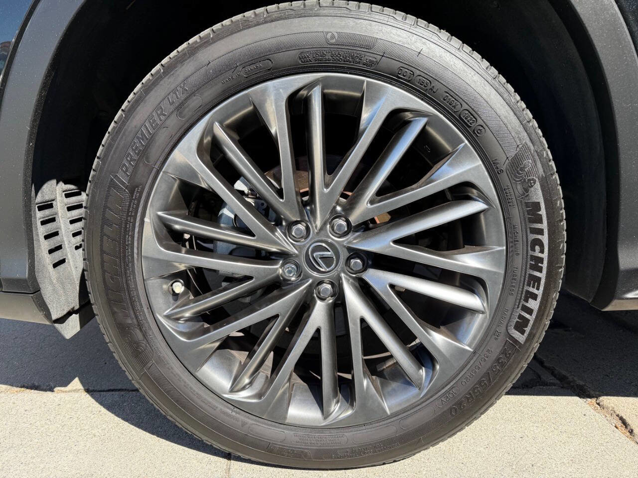 Used 2020 Lexus RX 450h AWD w/ Luxury Package image 19