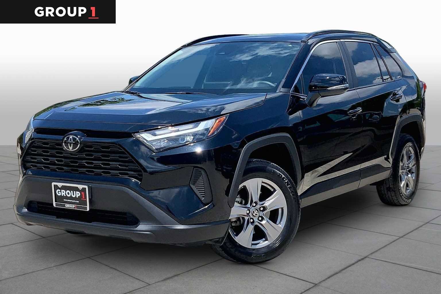 Used 2024 Toyota RAV4 XLE w/ Convenience Package FWD image 1