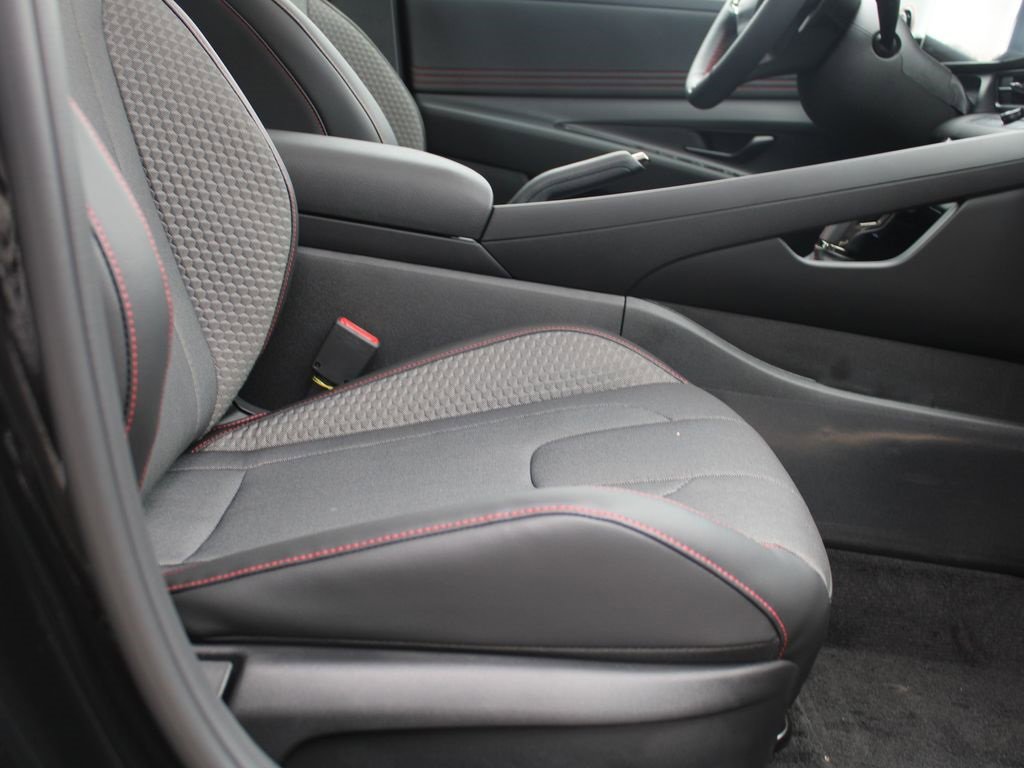 Certified 2025 Hyundai Elantra N Line image 3