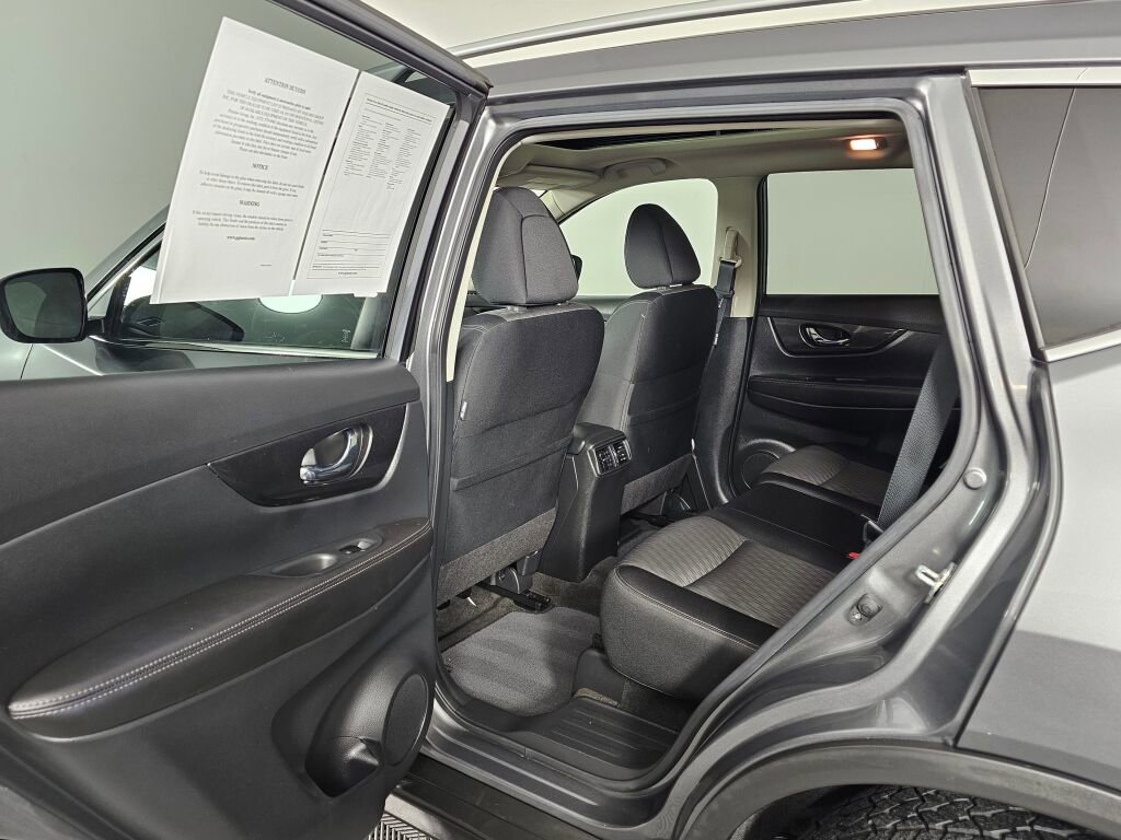 Used 2018 Nissan Rogue SV w/ Sun & Sound Touring Package image 34