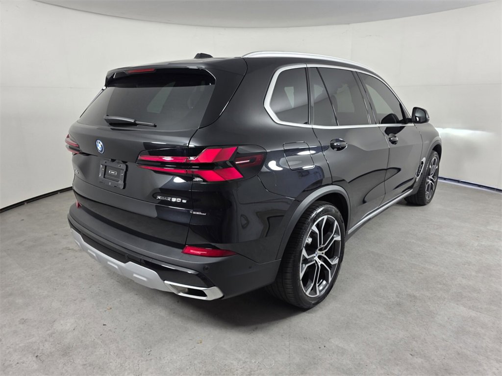 Used 2025 BMW X5 xDrive50e w/ Parking Assistance Package image 4