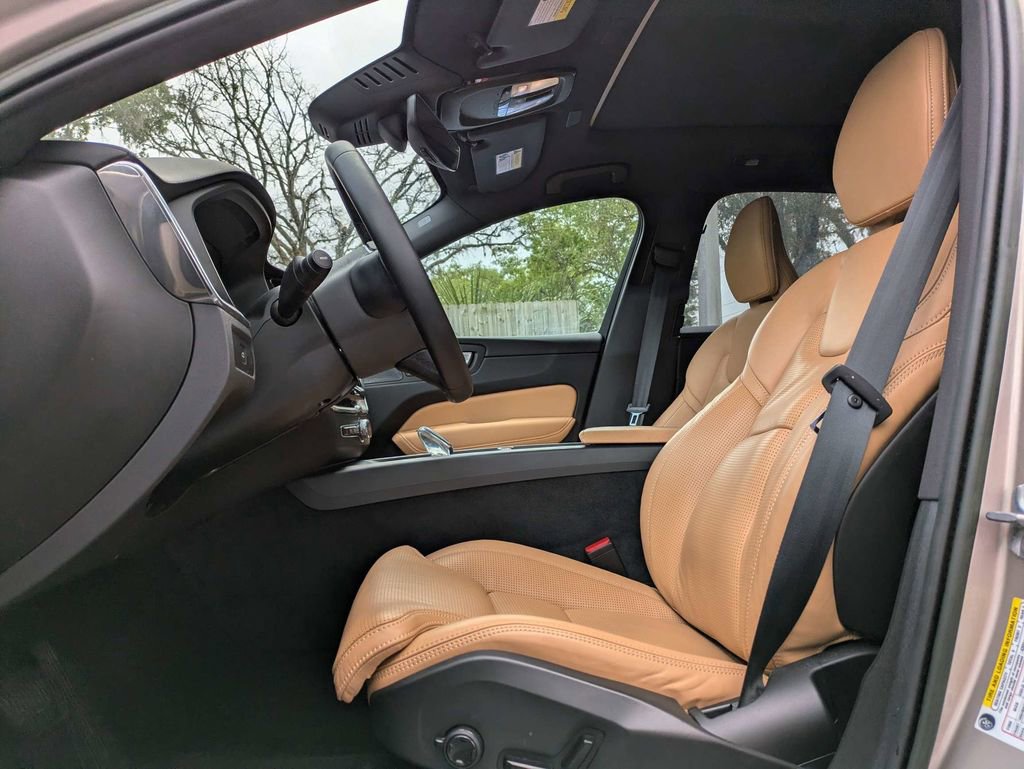 Certified 2023 Volvo XC60 B5 Ultimate AWD/4WD image 2