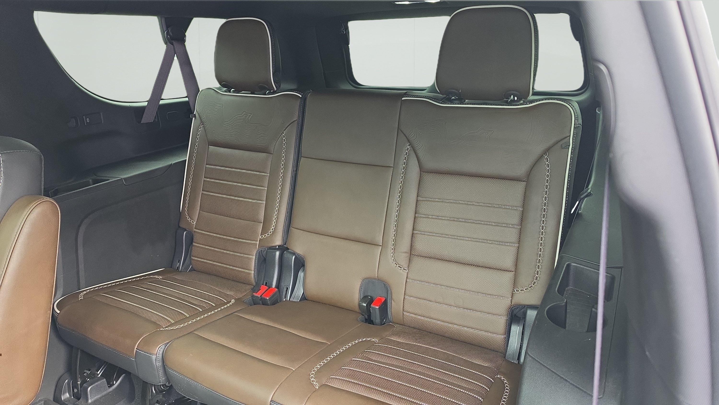 Used 2025 GMC Yukon XL Denali Ultimate w/ LPO, Floor Liner Package AWD/4WD image 23