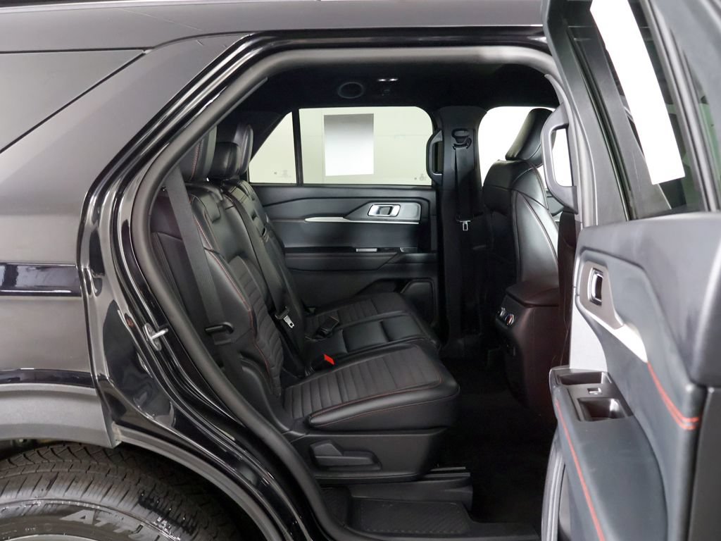 Used 2025 Ford Explorer ST-Line w/ ST-Line Street Pack AWD/4WD image 33