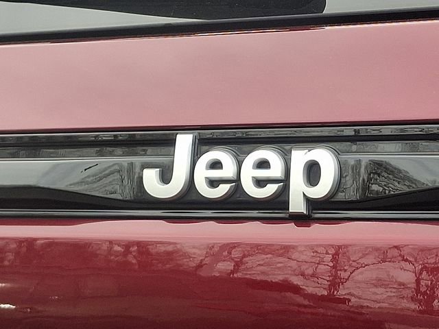 Used 2025 Jeep Grand Cherokee Limited image 31