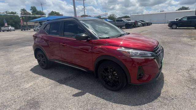 Used 2023 Nissan Kicks SR w/ SR Premium Package FWD image 2