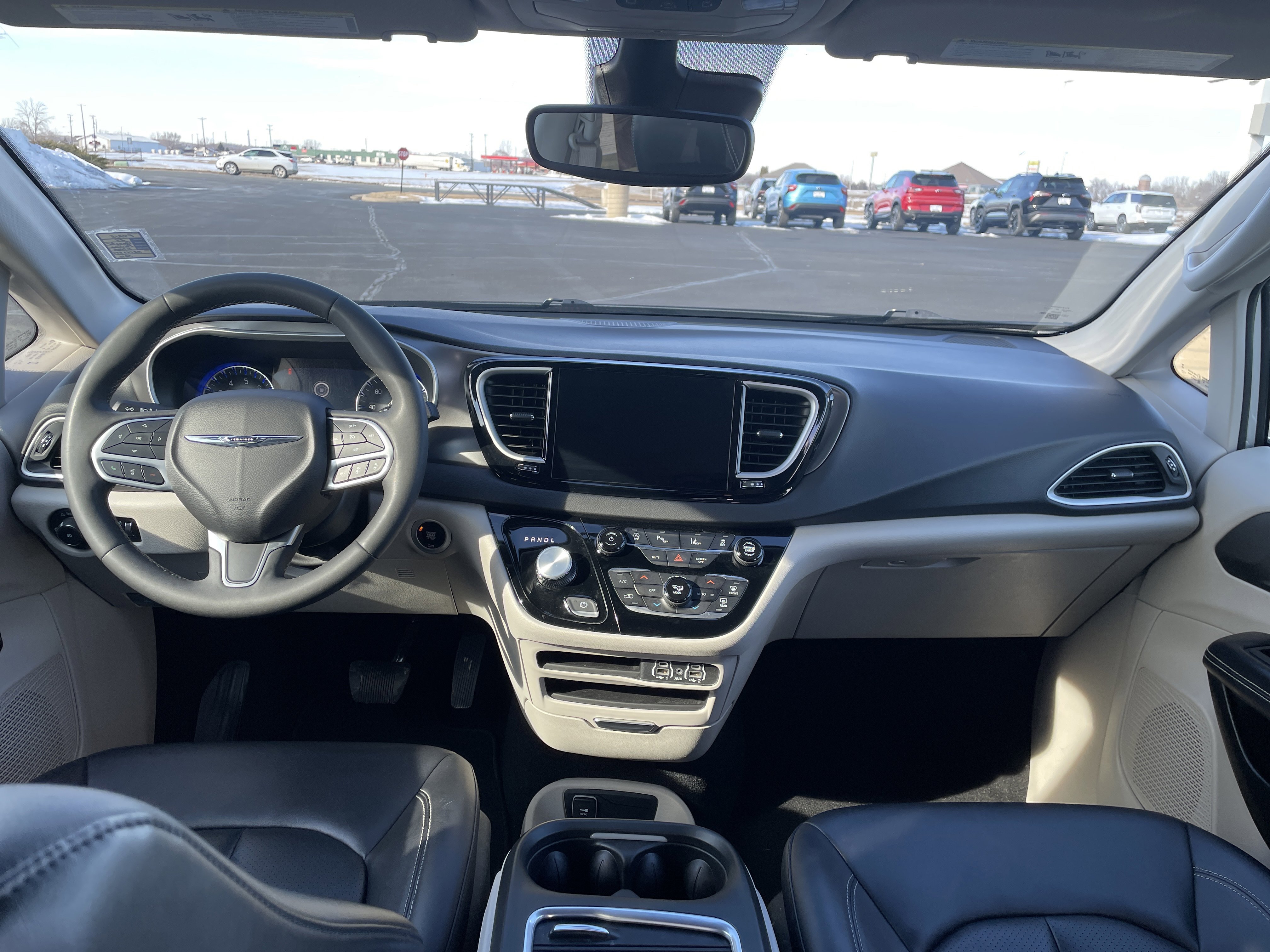 Used 2024 Chrysler Pacifica Touring-L image 17