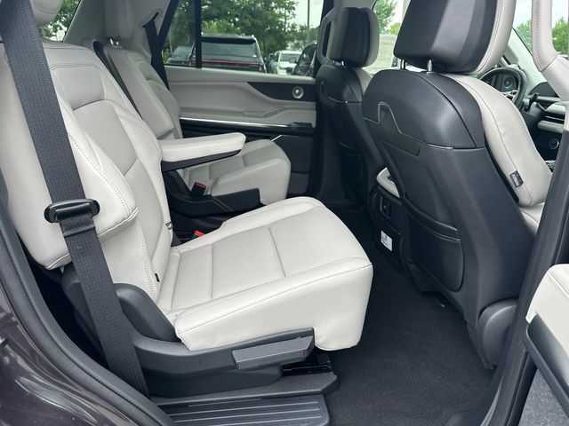New 2026 Lincoln Navigator Reserve AWD/4WD image 16