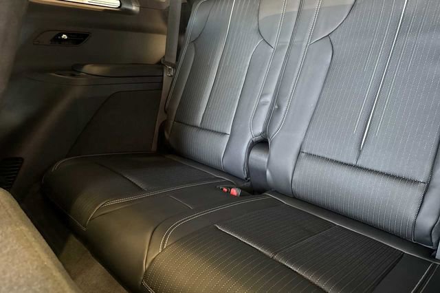New 2026 Cadillac Vistiq Sport w/ LPO, Floor Liner Package image 15