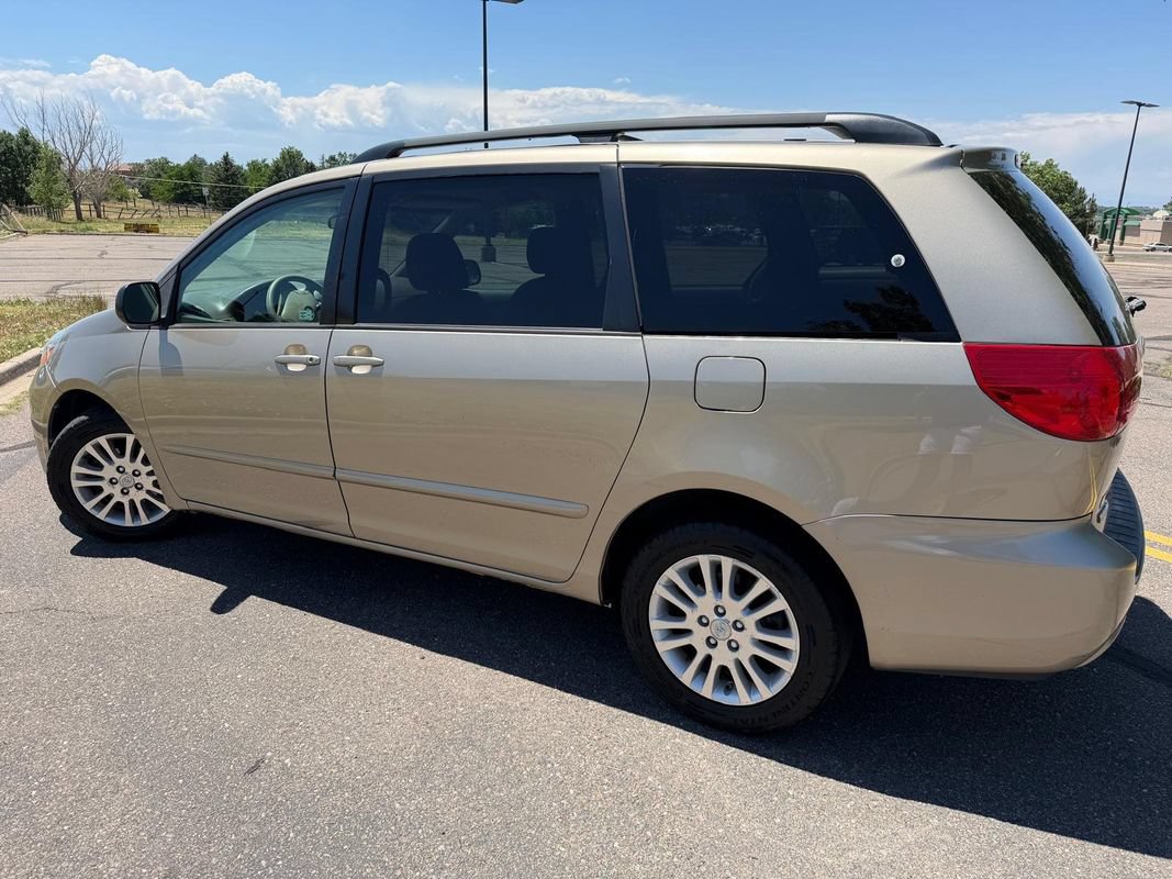 Used 2009 Toyota Sienna LE AWD/4WD image 2
