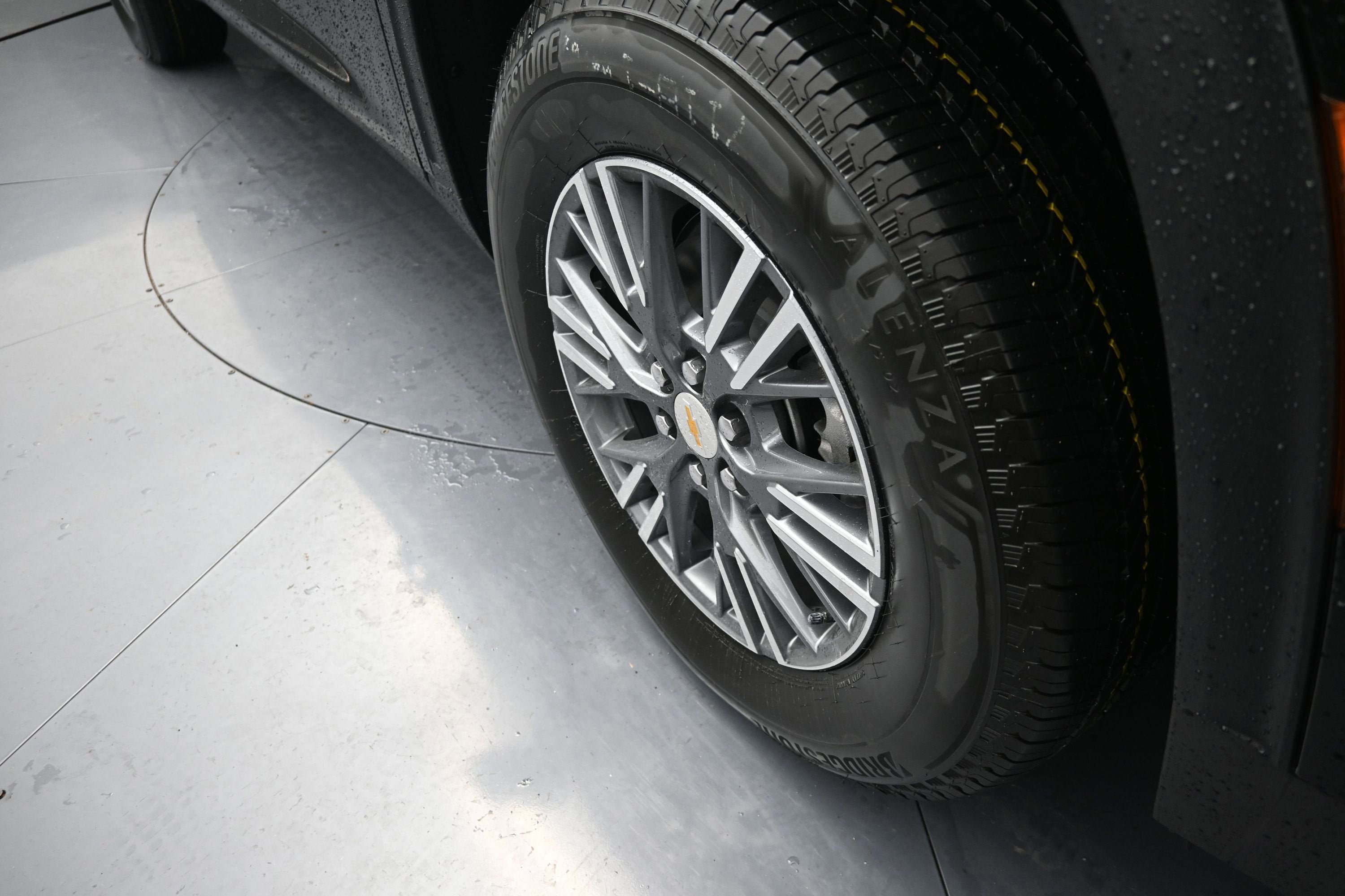 New 2026 Chevrolet Traverse LT w/ Driver Confidence Package AWD/4WD image 29