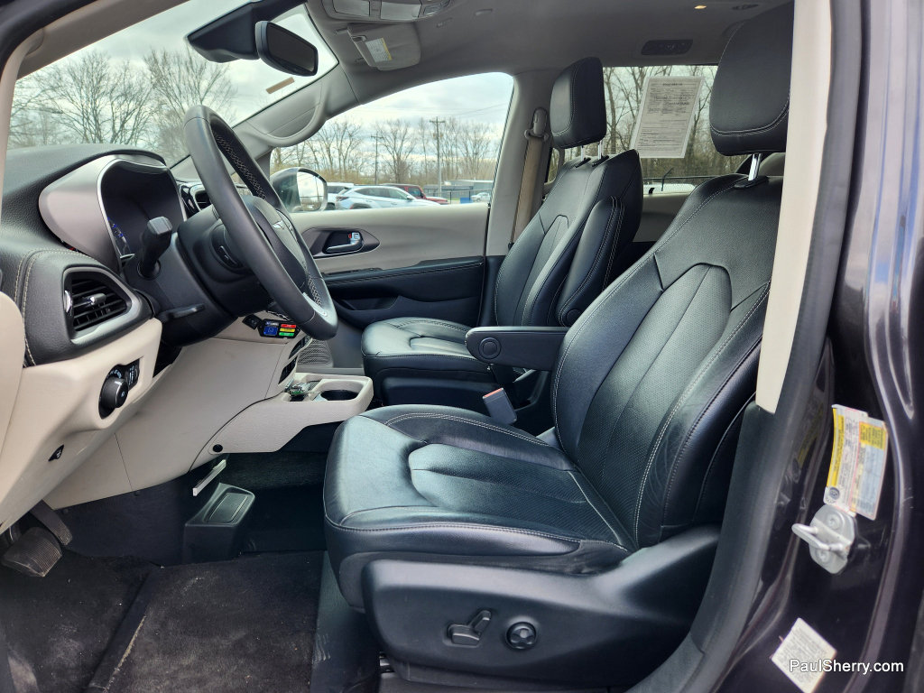 Used 2022 Chrysler Pacifica Touring-L FWD image 39