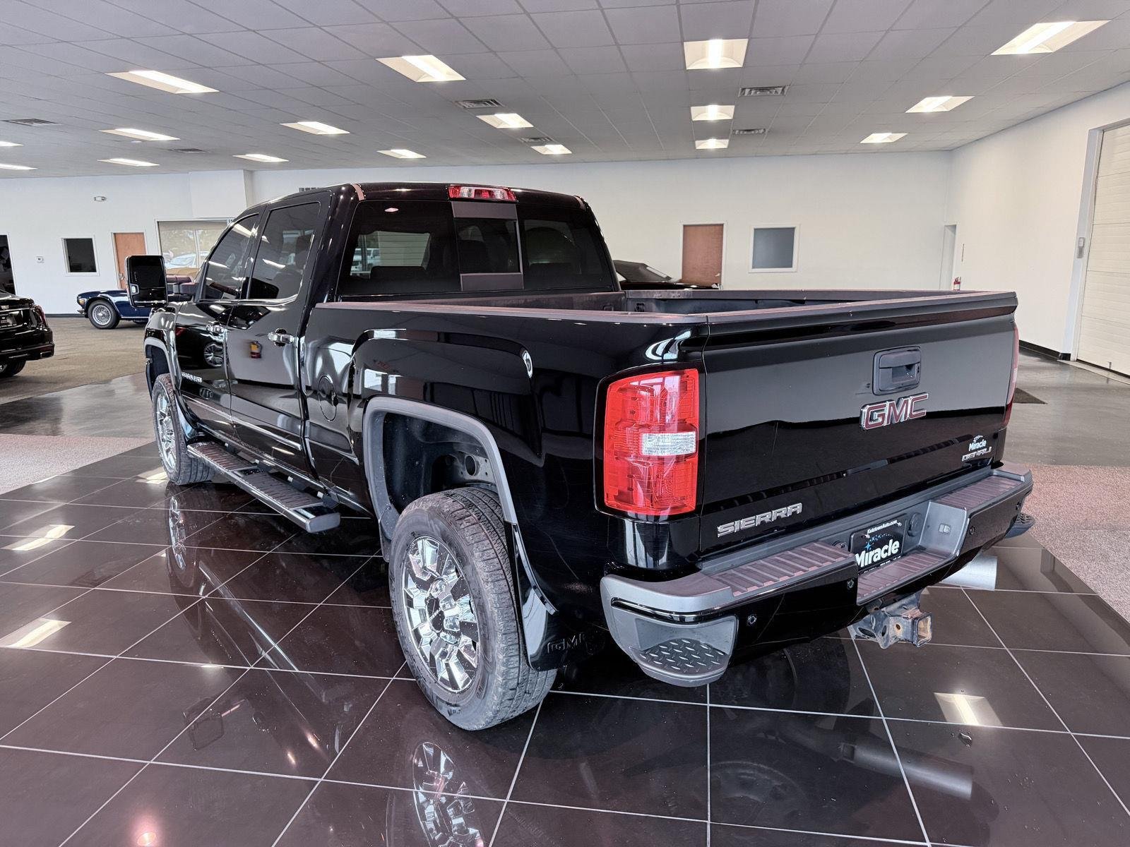 Used 2018 GMC Sierra 2500 Denali w/ Duramax Plus Package AWD/4WD image 4