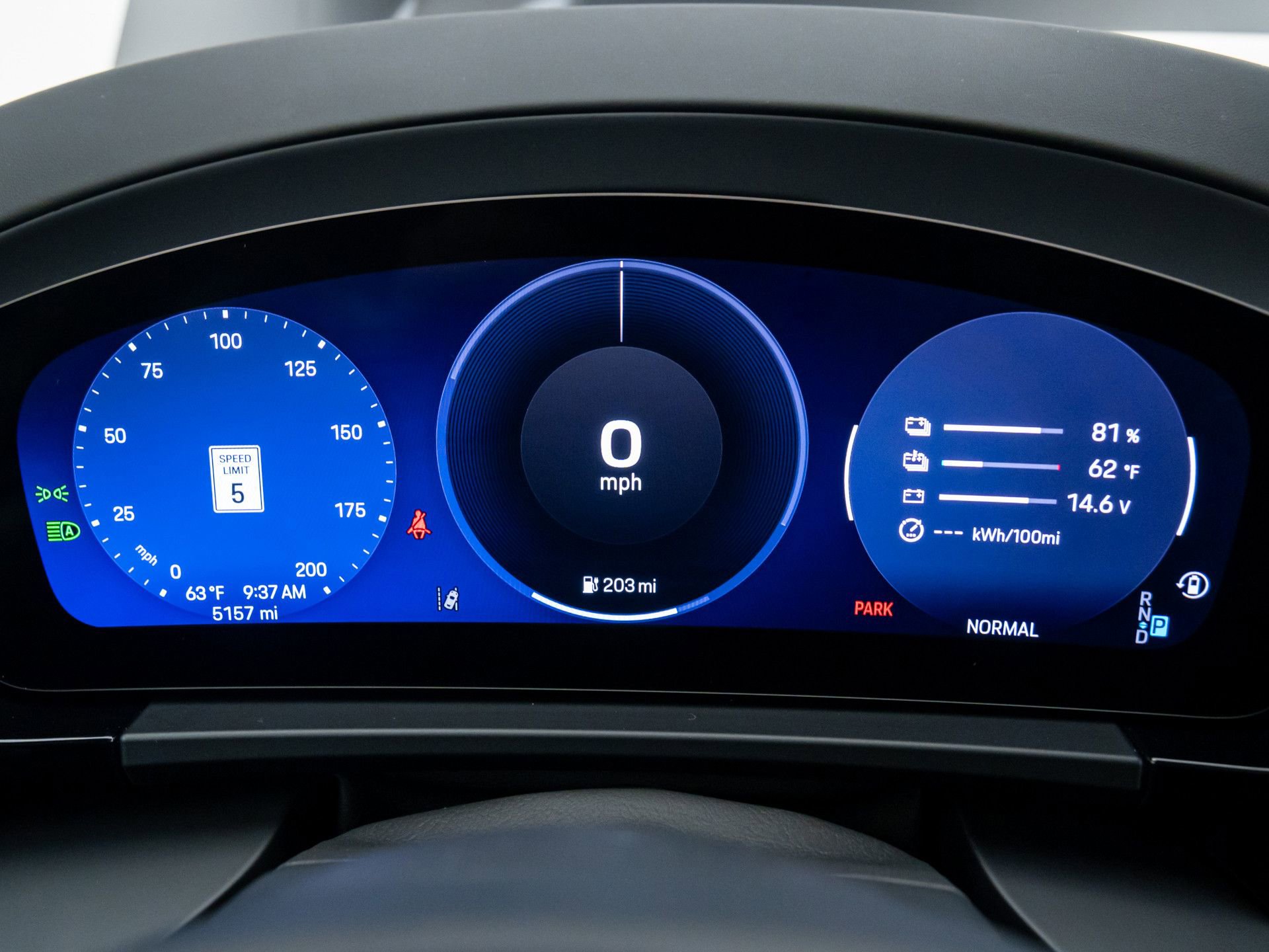 Certified 2025 Porsche Macan 4 Electric AWD/4WD image 20