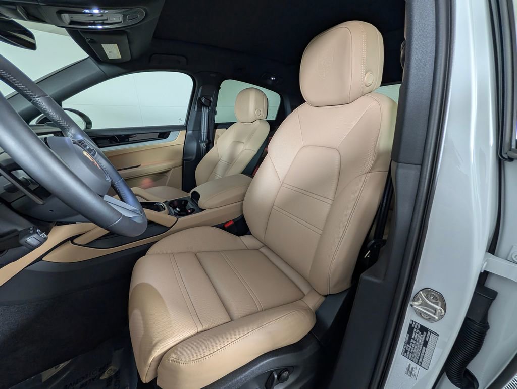 Certified 2025 Porsche Cayenne Coupe image 5