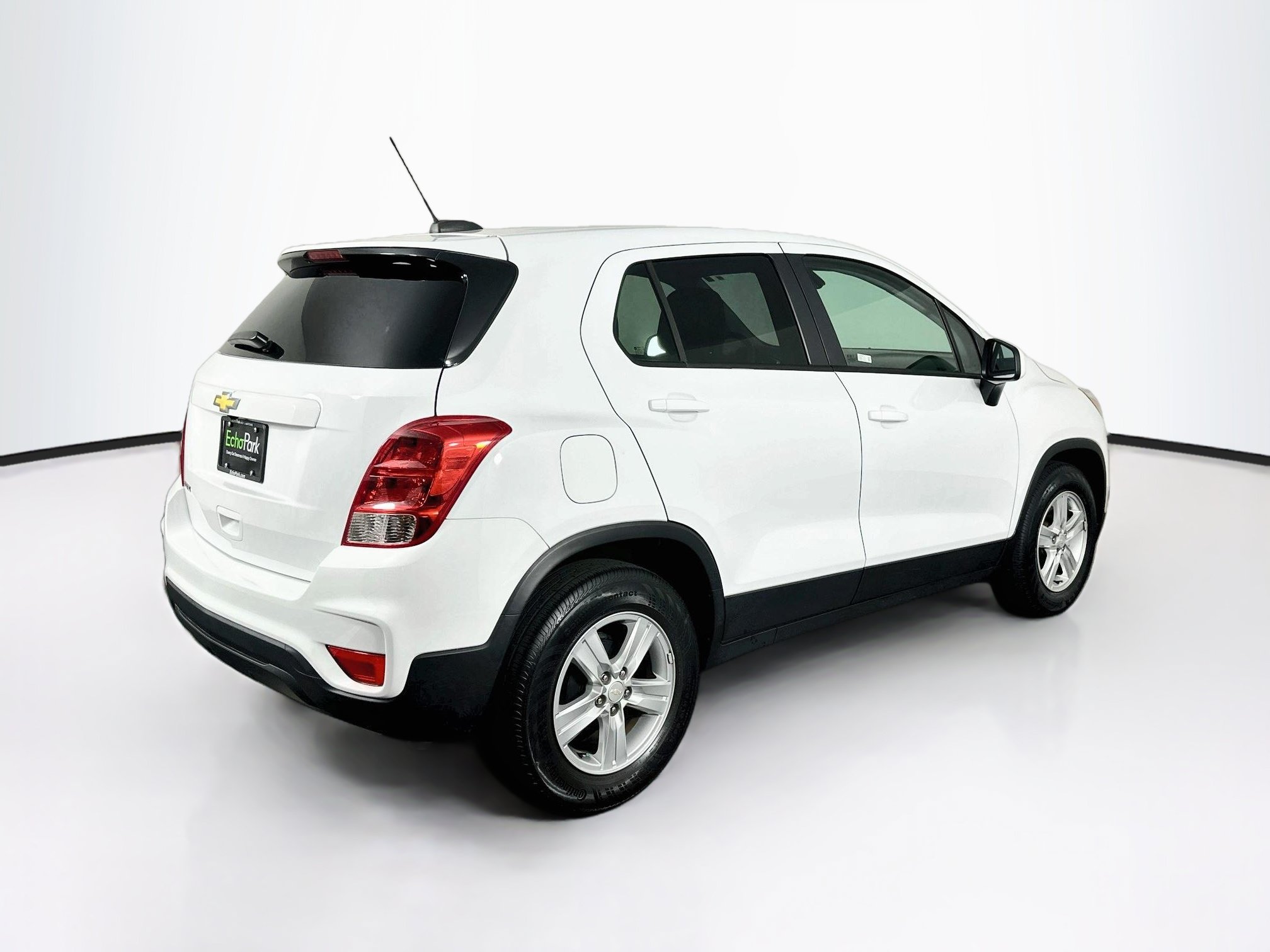 Used 2022 Chevrolet Trax LS w/ Tint and Cruise Package FWD image 9