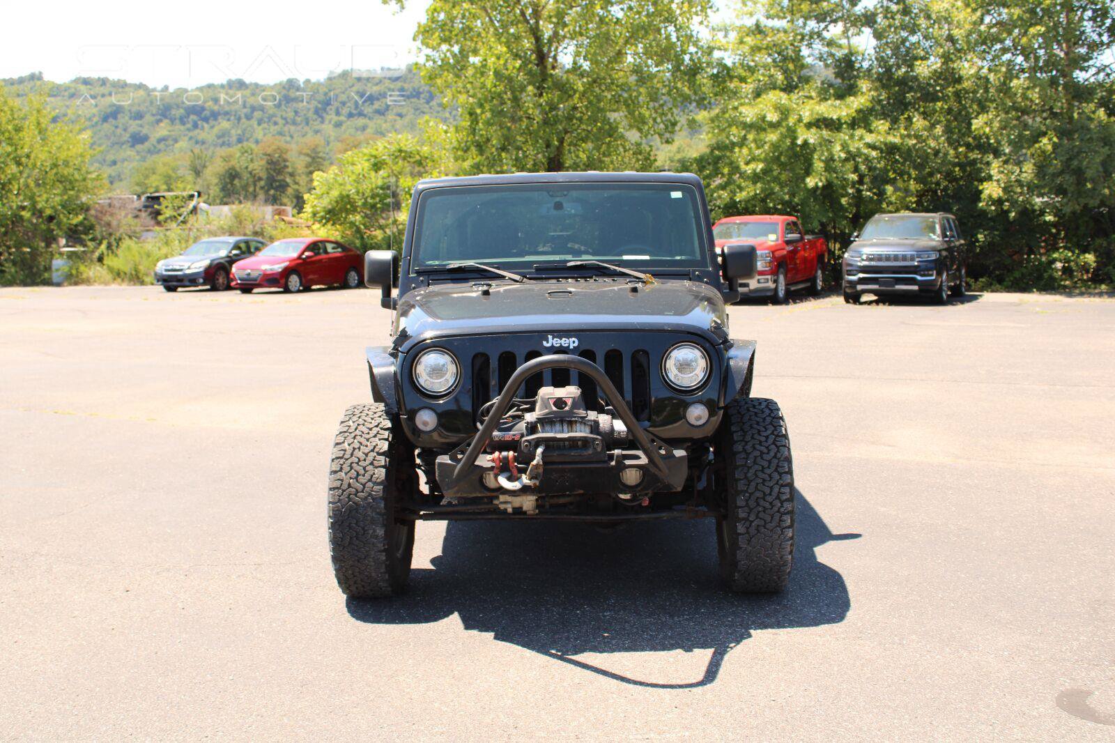 Used 2017 Jeep Wrangler Unlimited Rubicon w/ Connectivity Group AWD/4WD image 3